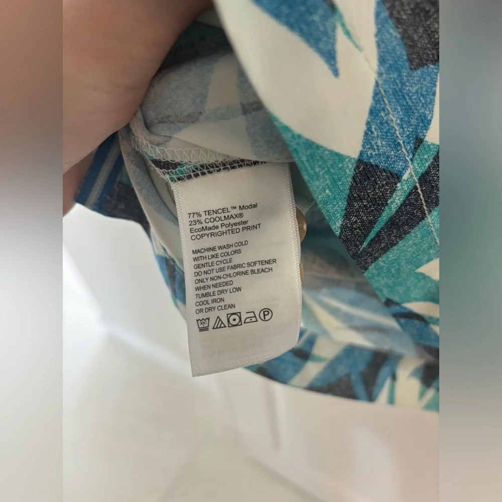 Tommy Bahamas Hawaiian shirt - Picture 4 of 5